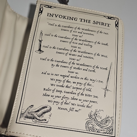  Hot Topic "The Craft" Invocation of the Spirit book-style cross-body bag - Picture 6 of 7